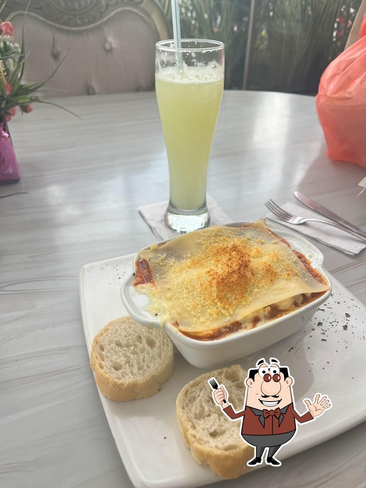 Lasaña gratinada con limonada natural en Carantanta