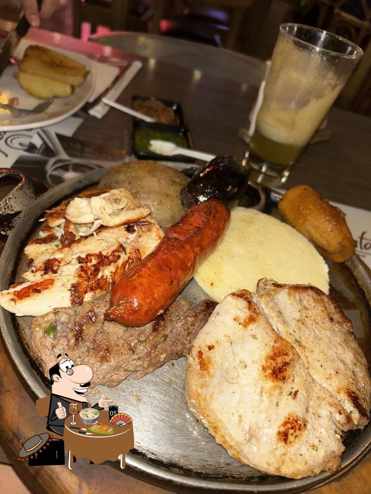 Parrillada Carantanta en sartén con res, chorizo y pollo